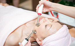 機械施術方法からビジネスマナーまで学べます！